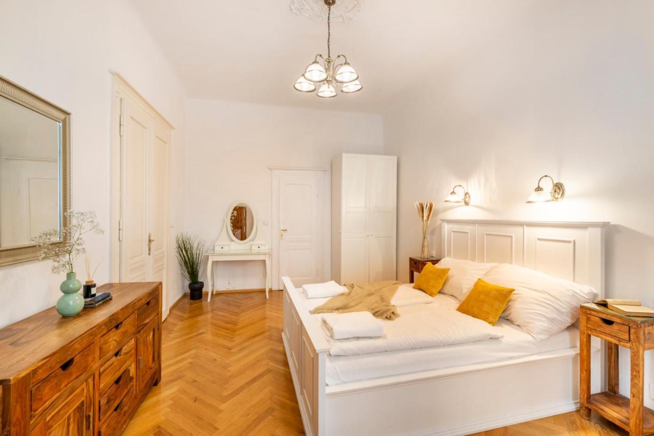Templova - Old Town Apartments Praha Bagian luar foto